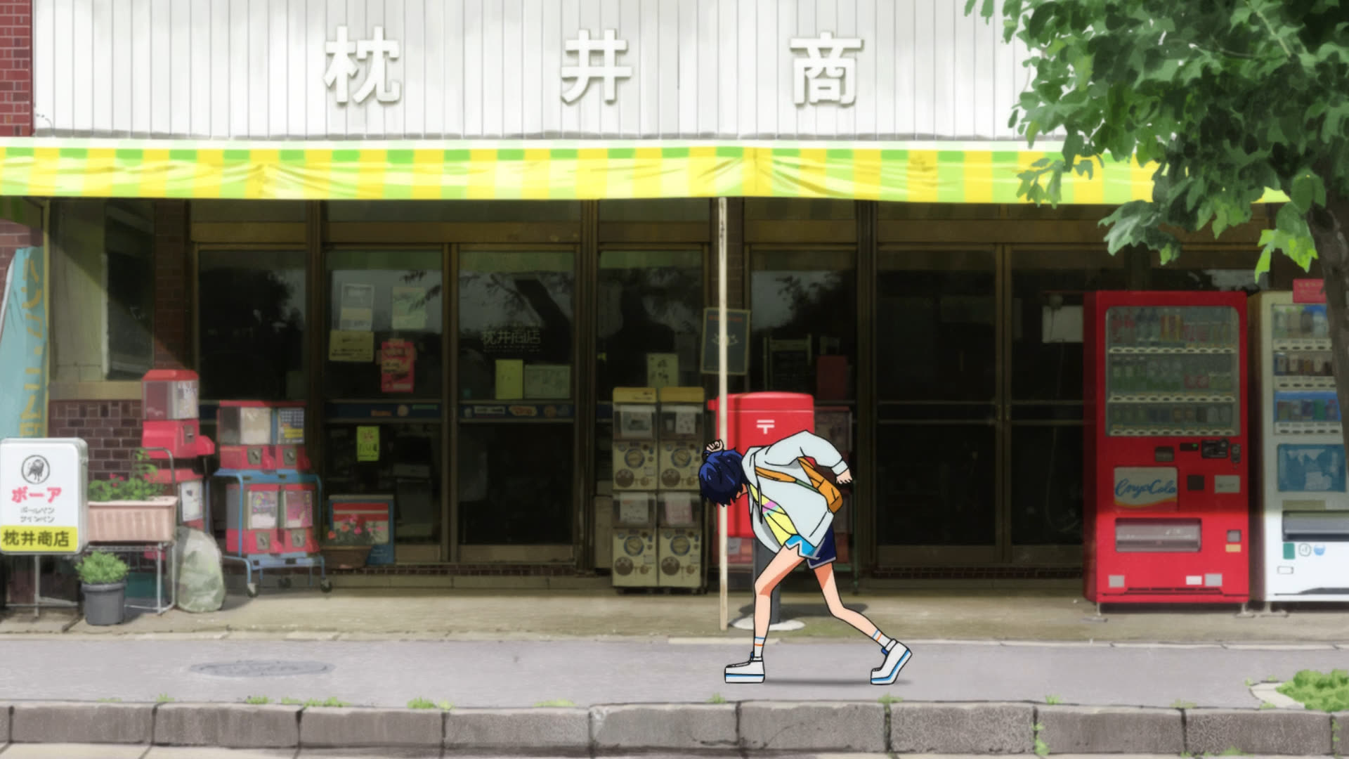 特别篇结尾，小爱在商店前起跑