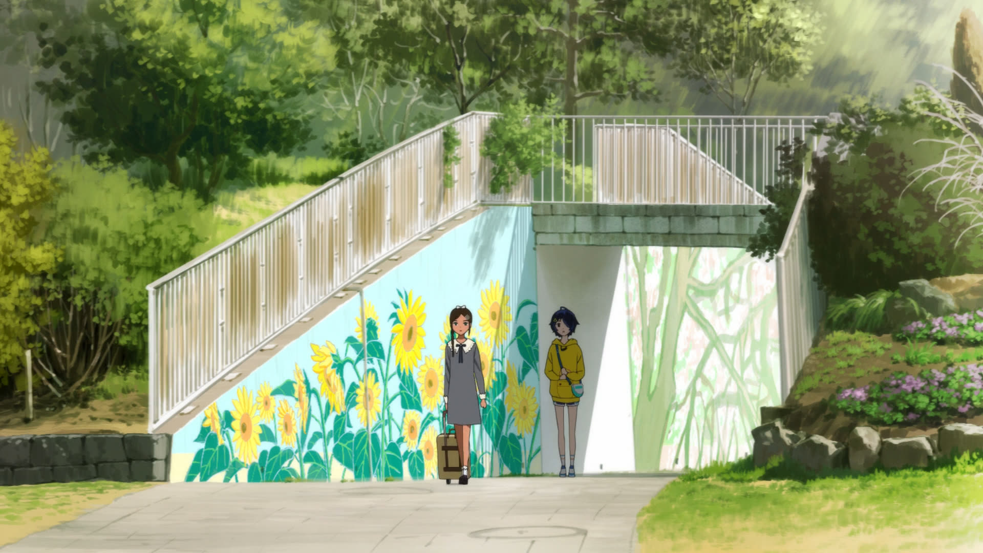 动画第二季开头，两人行走在花と緑の文化館旁的人行桥下