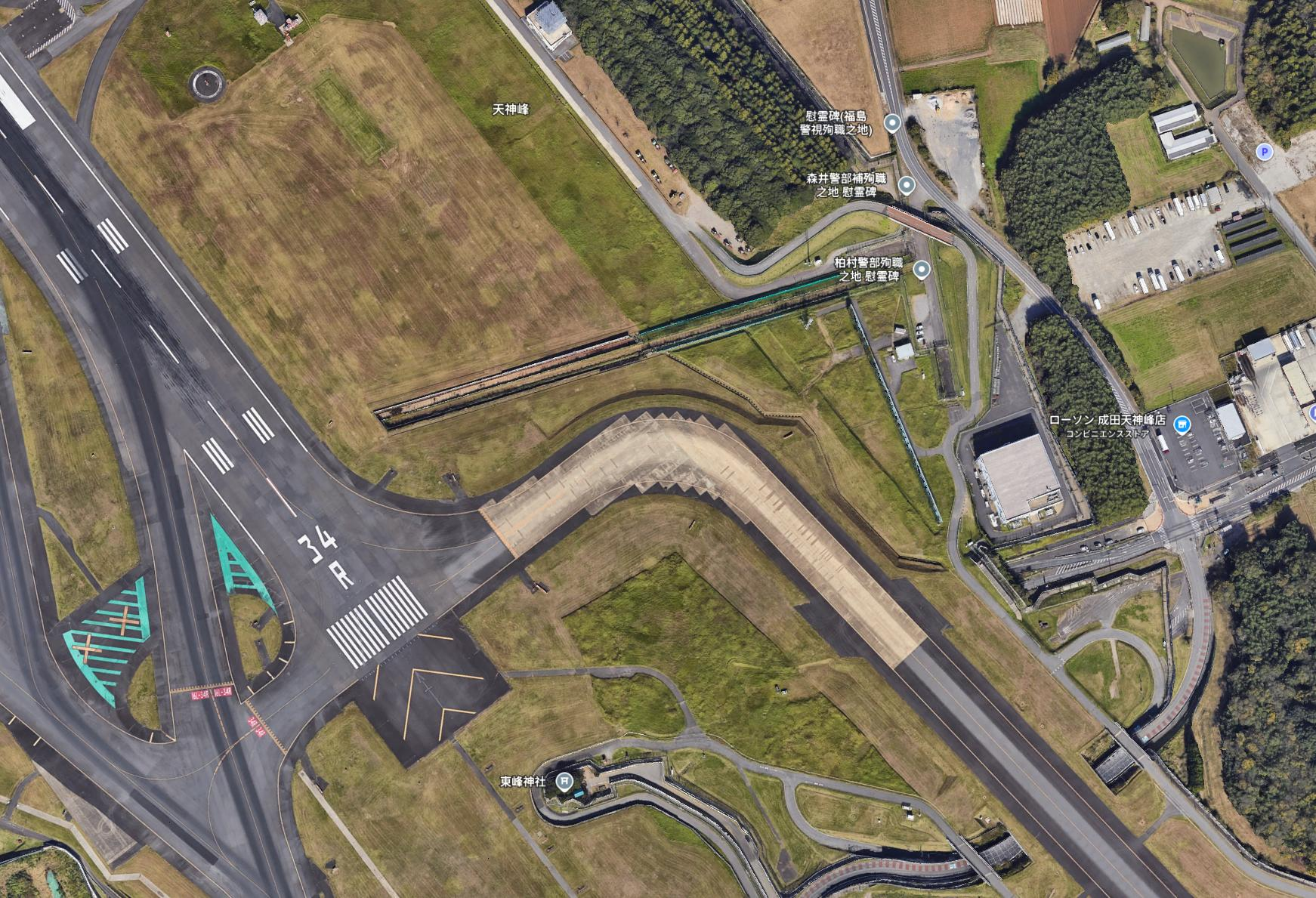 NRT 34R 跑道外的東峰神社